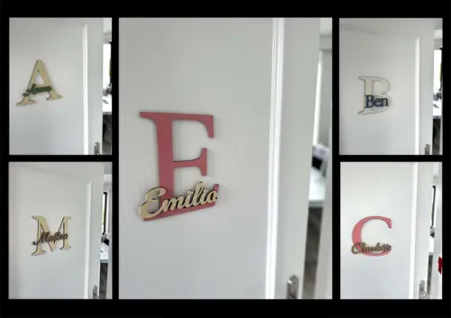 Einzigartige Namensschilder für die Zimmertüre aus MDF, zweifarbig lackiert. Das Türschild besteht aus einem 20 cm großen Buchstaben und dem ausgeschriebenen Namen, fixiert auf dem Großbuchstaben. Das Bild zeigt mehrere kleinere Bilder mit Beispielen unterschiedlicher Namen und Farben.