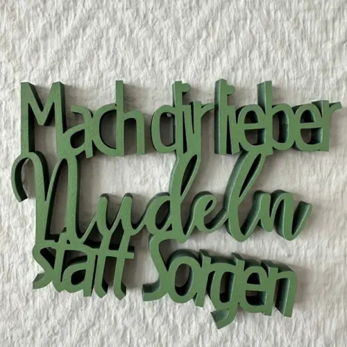 3D- Schriftzug mit dem Spruch "Mach dir lieber Nudeln statt Sorgen" aus 8mm starkem MDF. Erhältlich in unterschiedlichen Farben